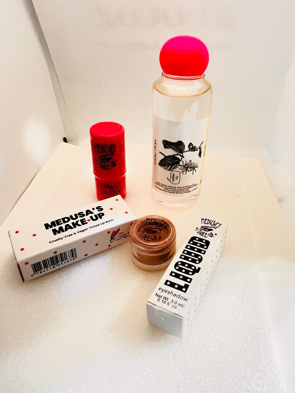 Bundle Medusa Gold Eye dust ,face stick ,lip balm,eyeshadow,facial tone Vegan 🌱